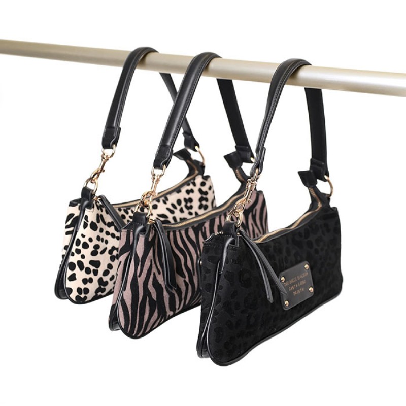 Τσάντα ώμου Vicky σε animal print Τσάντες